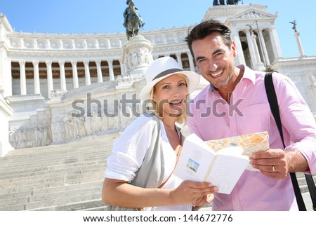 Couple reading map by the monument of Victor Emmanuel II