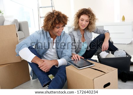 Couple getting in their new apartment to live together