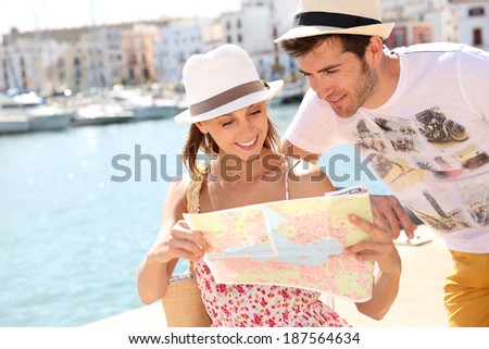Couple in vacation looking at city map