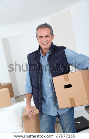 Removal man holding boxes