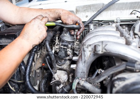 repair car , master engine parses