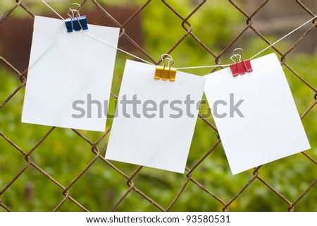 To three card hang on a grid