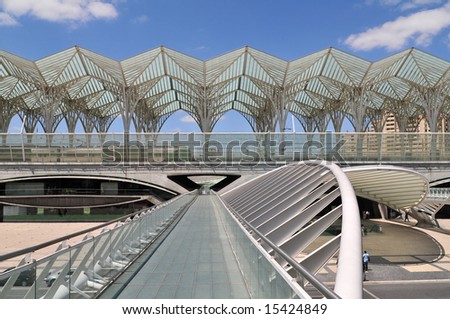 Sky-walk to train, metro and bus stations from Vasco da Gama shopping center (expo area) in Lisbon. Oriente Station is one of the world's largest stations, with 75 million passengers per year.