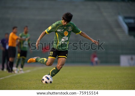 BANGKOK, THAILAND- APRIL 24: A. Noichuenpan (green) in action during Thai Premier League (TPL) between Army Utd. (green) vs Insee Police Utd. (white) on April 24, 2011 at Army Stadium in Bangkok Thailand
