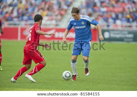 BANGKOK - JULY 24 : F.Torres (R) in action during Coke Super Cup : Chelsea  Asia Tour 2011 (Thailand),  between Chelsea vs Thail  All-Star on July 24, 2011 in Rajamangla Stadium,Bangkok, Thailand.