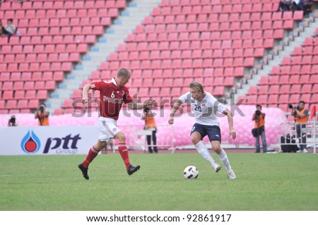 BANGKOK THAILAND - JANUARY 15 : A.Soderlund (R) in action during KING\'S CUP 2012 between Denmark vs Norway on January 15, 2012 in Rajamangla Stadium,Bangkok, Thailand.