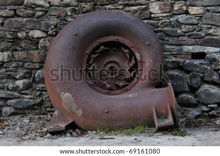 picture of turbine of old and rusty water