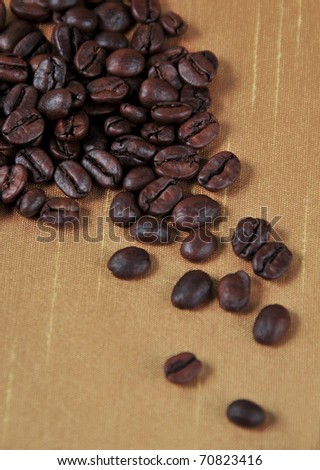 it photographs of first plane of grains of toasted coffee