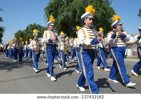 Shafter, Ca - May 4: The Richland High School Band Plays For The Spectators And Proudly Marches During The Cinco De Mayo Festival Parade On May 4, 2013, At Shafter, California.