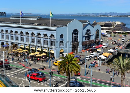 SAN FRANCISCO, CA - MARCH 28, 2015: Local people and tourists mingle as they shop among the vendors\' tents and farmers\' market surrounding the ferry building.