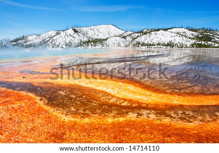 Grand Prismatic Spring (Midway Geyser Basin) in Yellowstone National Park.