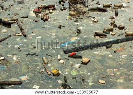 A large amount of trash polluting our waters