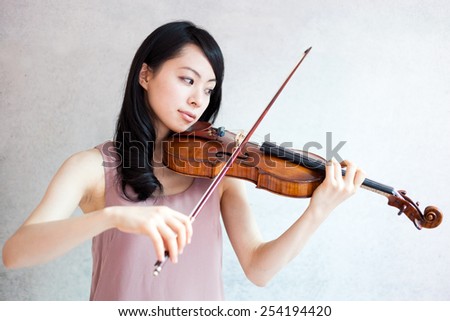beautiful young woman playing violin