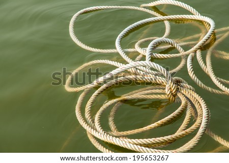 Rope for mooring a vessel is adhered to a pier