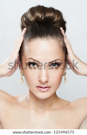 closeup portrait of a beautiful woman with beauty face and clean face skin , glamour makeup