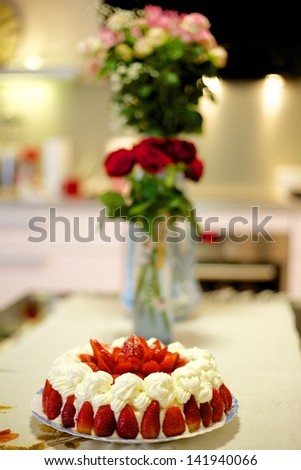 Strawberry cake with whipped cream with slices of strawberries