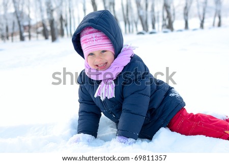Little girl in winter  hat in snow park