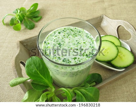 Green smoothie with corn salad and cucumber