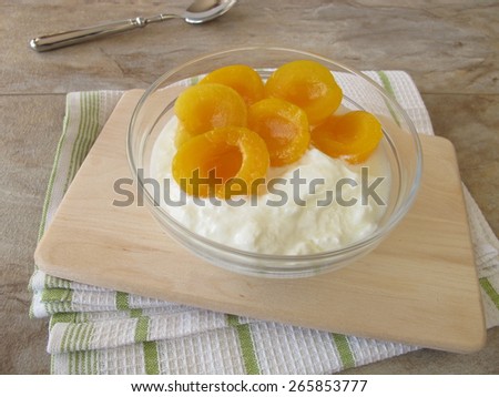 Soured milk with apricots