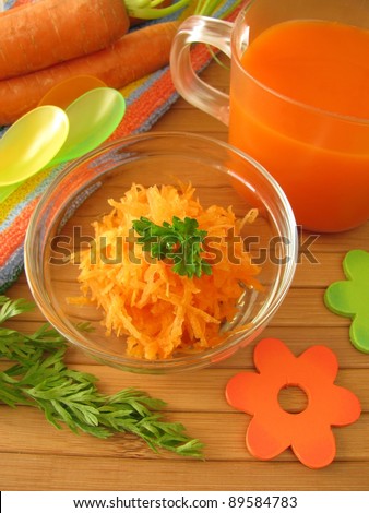 Carrot juice and raw carrot mash for children