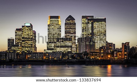 Canary Wharf at dusk, Famous skyscrapers of London\'s financial district at twilight.