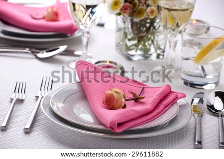 table settings for weddings round tables