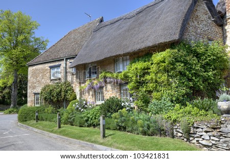 Thatched cottage with pretty garden, Kingham, Oxfordshire, England