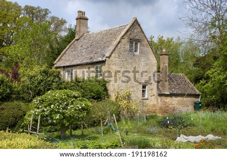 Pretty stone cottage near the Gloucestershire village of Stanway, England.