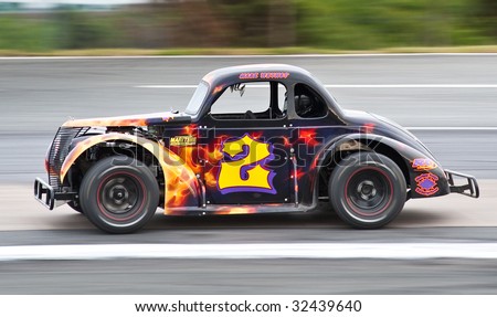 HALIFAX, NS - JUNE 19: The #2 car of Mark Whynot during Maritime League of Legends racing action at Scotia Speedworld, June 19, 2009.