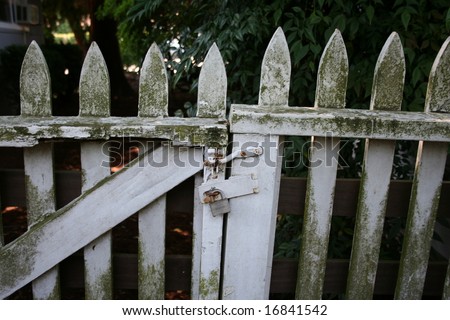 pickett fence gate locked