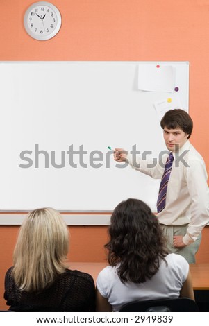 A man pointing on blackboard on seminarmeeting