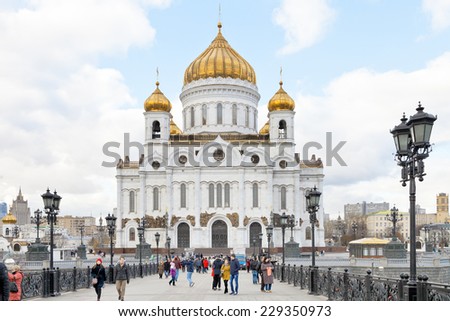 MOSCOW, RUSSIA - NOVEMBER 2, 2014: people near Cathedral of Christ the Saviour in Moscow. Cathedral of Christ the Saviour was consecrated on Transfiguration Day, 19 August 2000