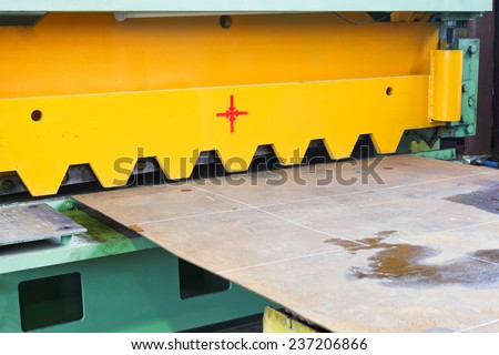 blade of cutting machine for metal sheets in mechanical workshop