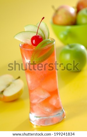 mixed fruits juice with ice, mixed fruits beverages.
