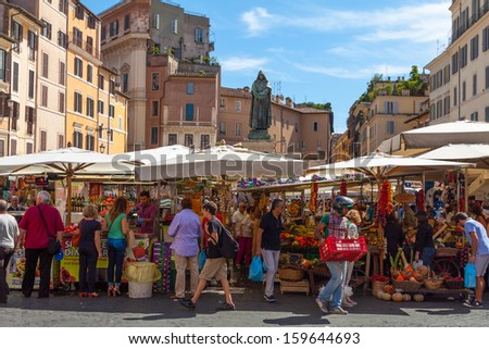 Rome - Sep 21: Campo De \'Fiori, September 21,2013 In Rome, Italy. Field Of Flowers Is One Of The Main Squares Of Rome, Lively Both Day, Market, And At Night, When The Terraces Are Filled With Tourists