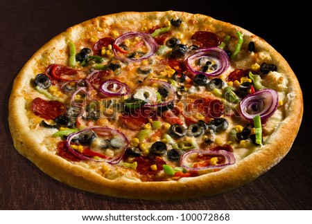 Pizza messicana with pepperoni, hot chili pepper, bell pepper, corn, olives and onion - isolated\
Collection of dozens of various pizza (30 items)