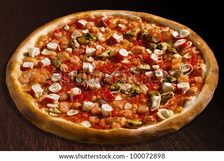 Pizza ai frutti di mare with calamari, shrimps and seashells - isolated\
Collection of dozens of various pizza (30 items)