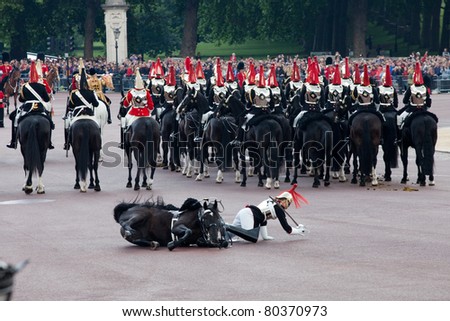 LONDON - JUNE 11: Royals horse Guard falls off horse at Trooping the Color ceremony in London, England on June 11, 2011. Ceremony is performed by regiments on the occasion of the Queen\'s Official Birthday