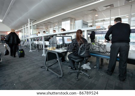 ISTANBULE - MARCH 22: Ataturk airport security staff check passenger bags at gate on March 22, 2011 in  Istanbul, Turkey. Ataturk is a major international airport in Turkey, located on European side, it opened in 1924.