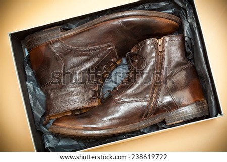 New fashion leather shoes in the packing box