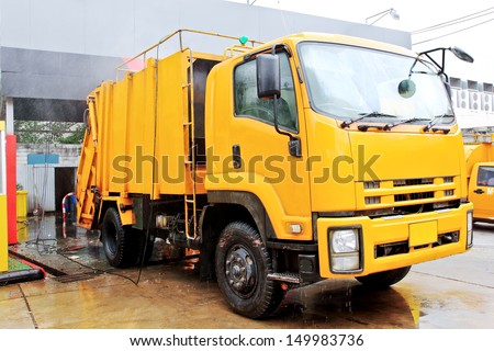 Garbage truck wash and clean