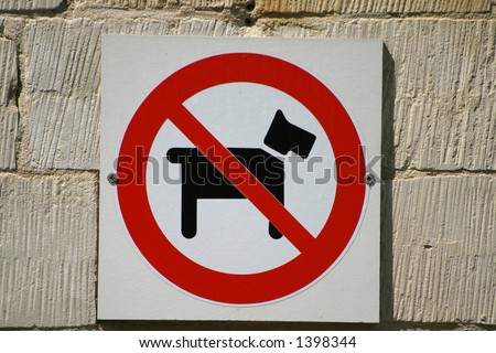 A ,,no dogs allowed,, sign