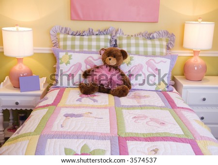 Pretty Kids room, toddlers pink bedroom decor style