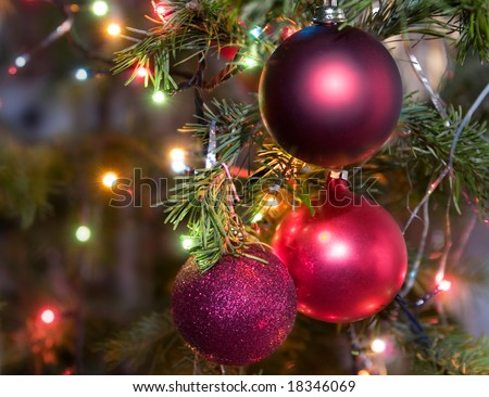 the christmas tree decorations 