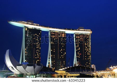 SINGAPORE - SEPTEMBER 5: The new Marina Bay Sands resort on a late evening on  September 5, 2010 in Singapore.
