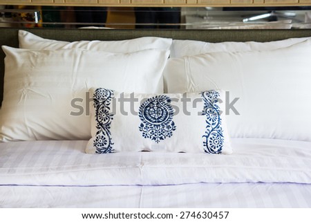 Design of the white pillow covers on the double bed