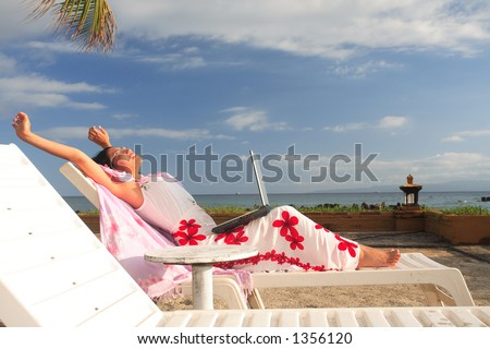 Asian businesswoman working on her vacation at the beach