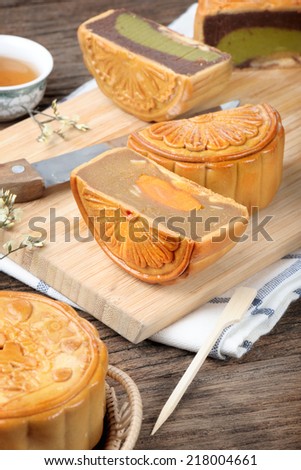 Mooncake, Chinese Mid-autumn festival dessert