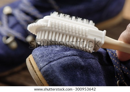 maintenance brush for suede and nubuck shoes