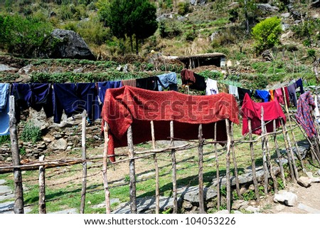 Outdoor simple clothes line